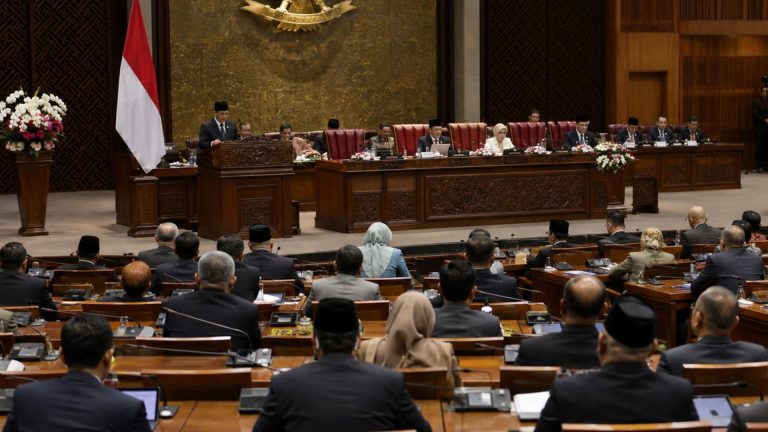 DPR Desak Transparansi Data Pajak Sektoral dalam RAPBN 2027
